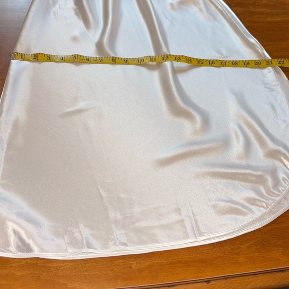 Elegant White Satin Half Slip/Skirt - Picture 8 of 9